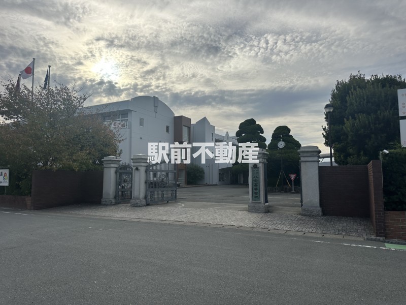 高校・高専　八女高等学校（高校・高専）まで700m