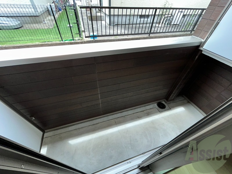 バルコニー　ベランダは洗濯物を干すには充分な広さになっています。