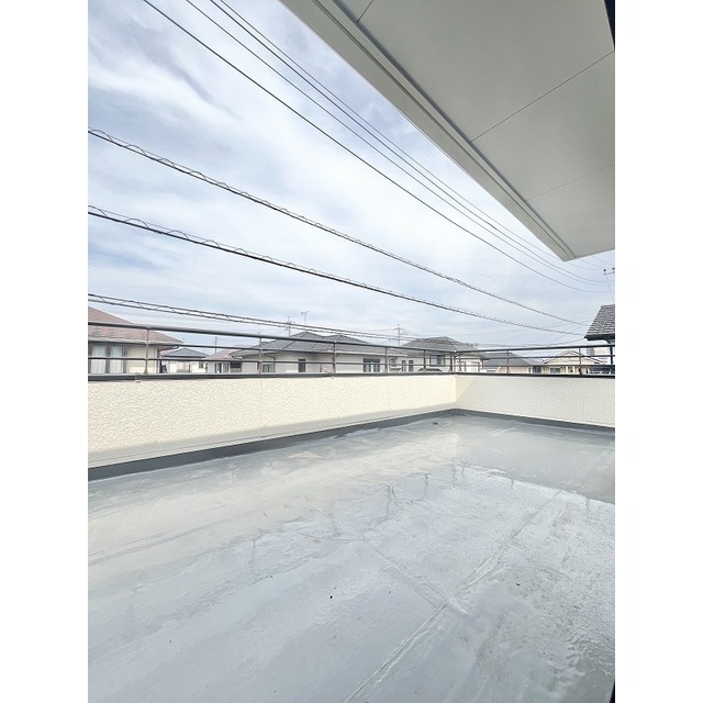 バルコニー　広々バルコニー