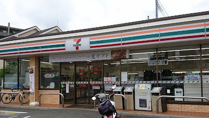 コンビニ　セブンイレブン高井戸東五日市街道店（コンビニ）まで209m