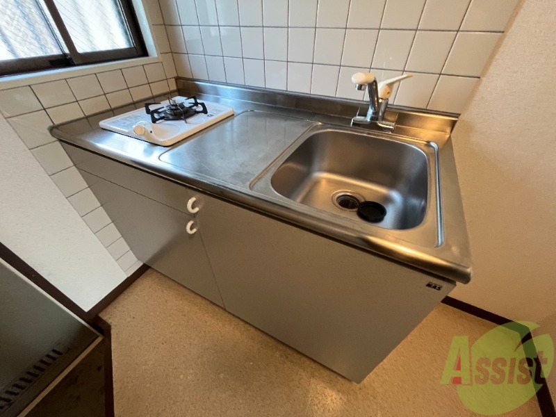 キッチン　キッチンは作業台もあり広めなので使いやすそうですね。