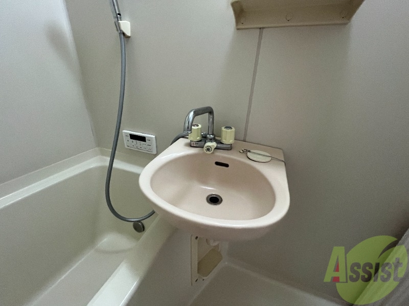 洗面設備　洗面台は浴室にあります。掃除がしやすそうですね。