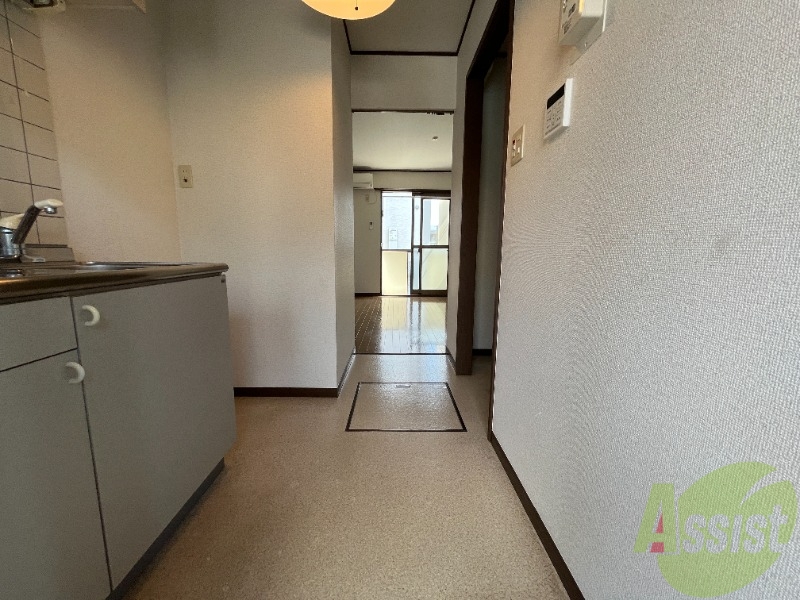 玄関　玄関から撮影しました。明るい印象ですね。