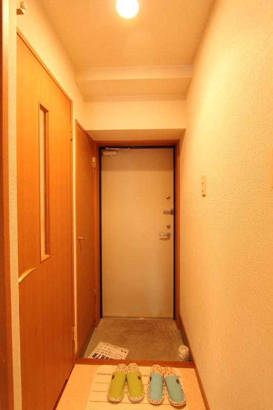 玄関　写真は反転バージョンです。