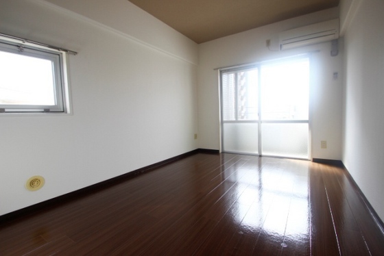 居室・リビング　※別部屋の写真です