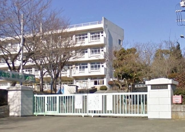 小学校　所沢市立荒幡小学校（小学校）まで931m