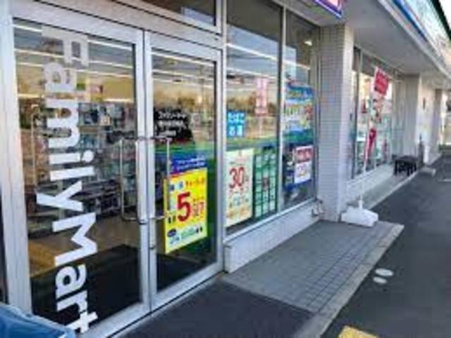 コンビニ　ファミリーマート豊中原田南店（コンビニ）まで758m
