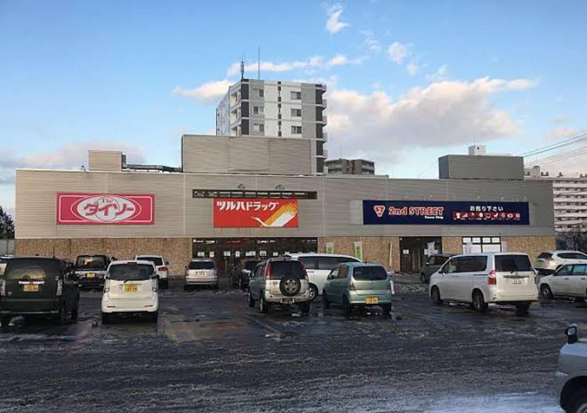 ドラックストア　ツルハドラッグクレッセ琴似店（ドラッグストア）まで324m