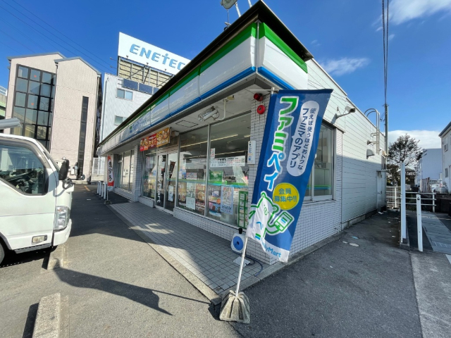 コンビニ　ファミリーマート小牧インター南店（コンビニ）まで302m