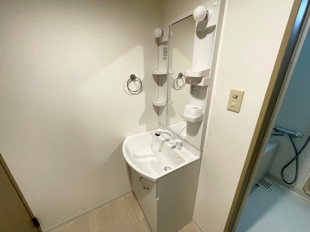 洗面設備　忙しい朝に嬉しい洗面化粧台です