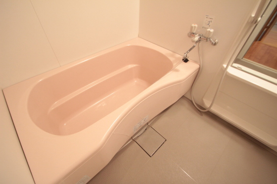 バス・シャワールーム　※別部屋の写真です