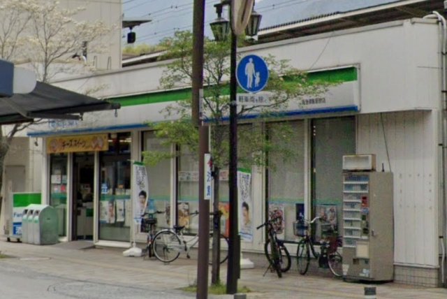 コンビニ　ファミリーマート　阪急御影駅前店（コンビニ）まで387m