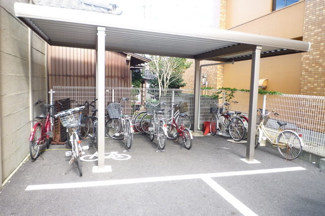 その他共有部分　屋根つきの駐輪場が嬉しい★