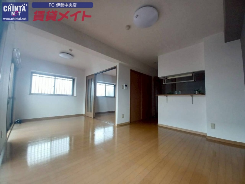 居室・リビング　同型反転参考写真