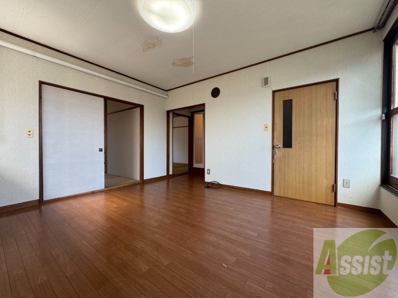 居室・リビング　広くてキレイなお部屋が広がっていて、充実した生活が送れそう。