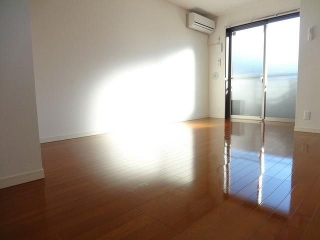 居室・リビング　☆明るいお部屋です☆