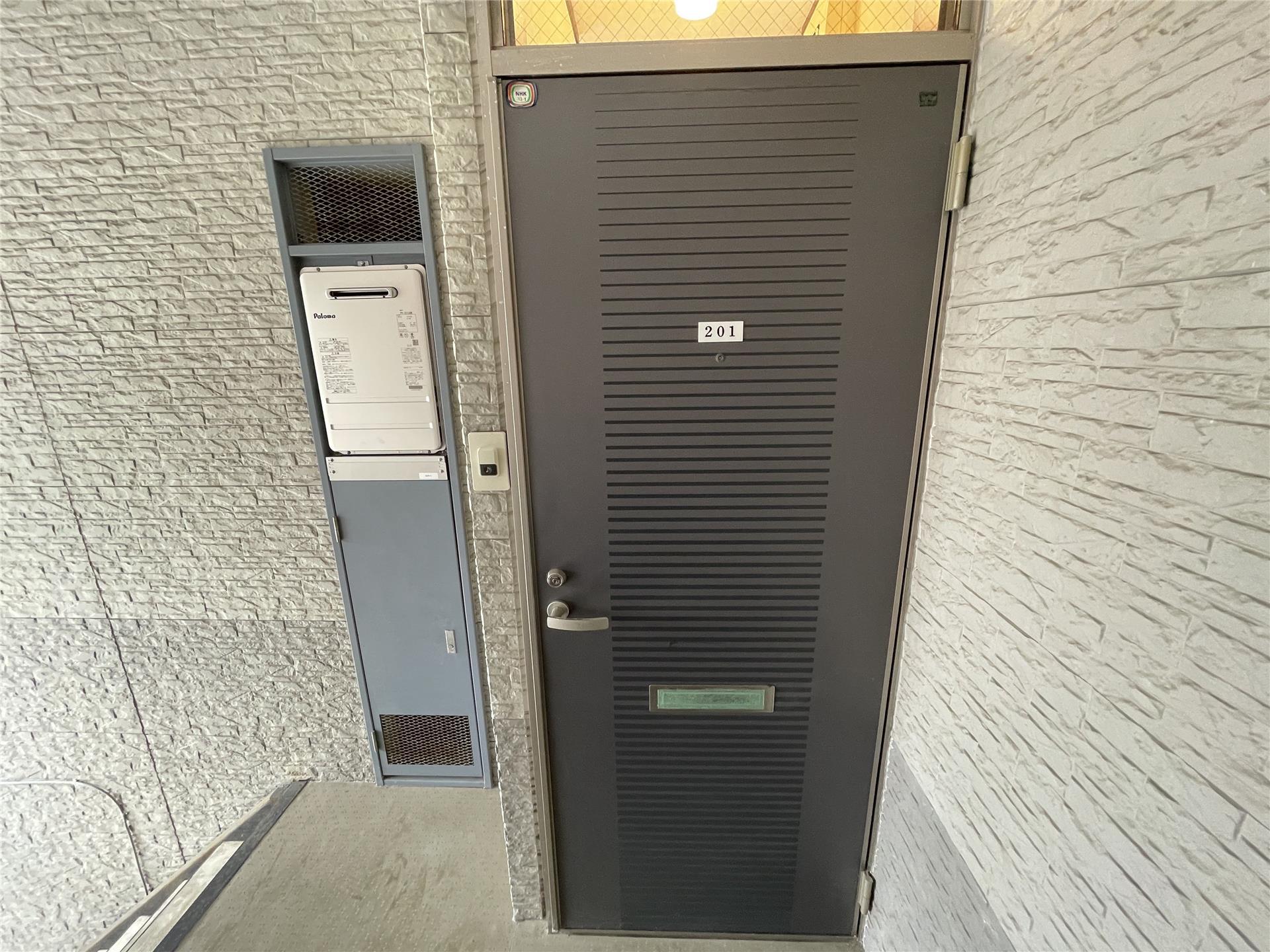 エントランス　玄関外