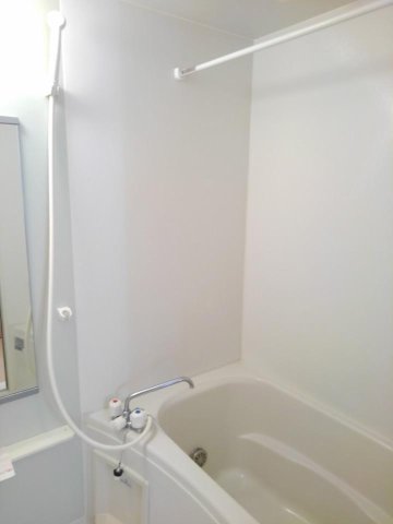 バス・シャワールーム　コンパクトで使いやすいお風呂です