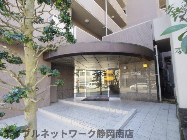 エントランス　ゆとりのあるエントランスです