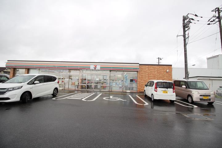 コンビニ　セブンイレブンのいち東野店（コンビニ）まで1077m