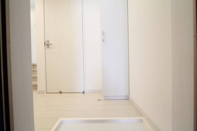 玄関　玄関からのお部屋の雰囲気です。