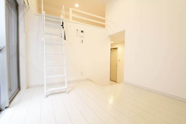 居室・リビング　白基調な明るいお部屋です。