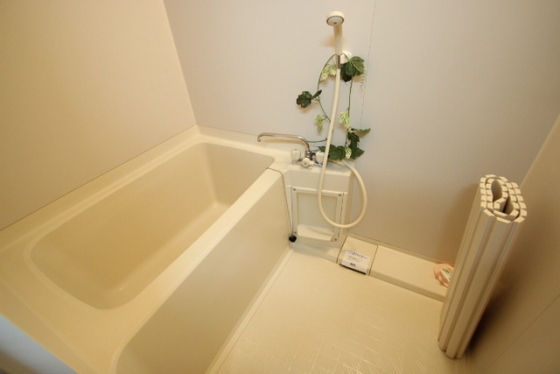 バス・シャワールーム　※別部屋の写真です