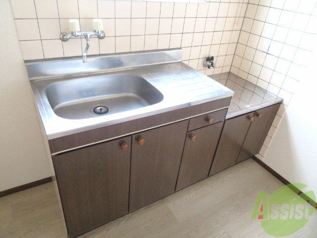 キッチン　キッチンは料理スペースがあり使いやすい。