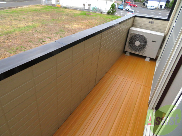 バルコニー　バルコニーは広さがありますので洗濯物も干しやすい。