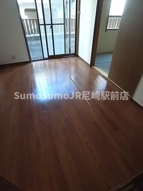 その他部屋・スペース　落ち着いた色調の寝室です