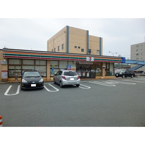 コンビニ　セブンイレブン津市上浜町３丁目店（コンビニ）まで481m