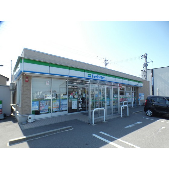コンビニ　ファミリーマート金沢大河端町店（コンビニ）まで1050m