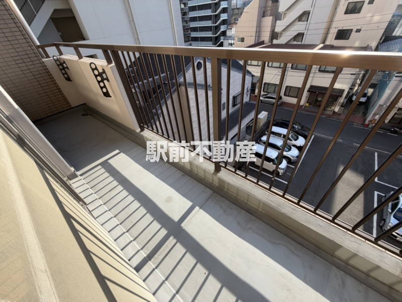 バルコニー　お布団もたくさん干せます！