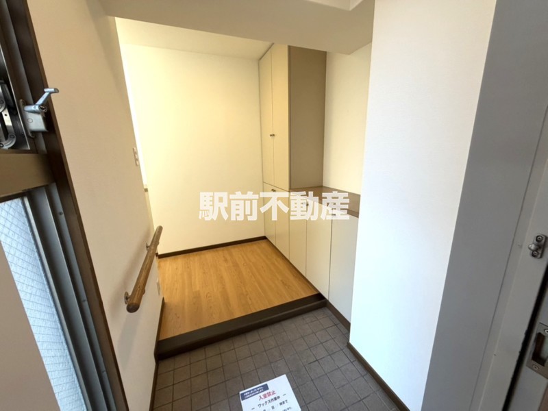 玄関　窓があるので明るい！