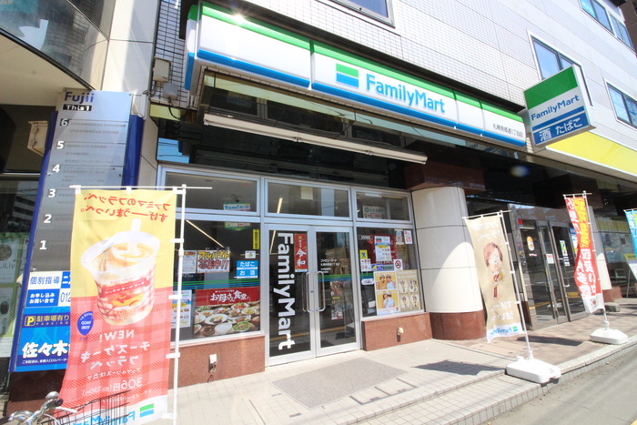 コンビニ　ファミリーマート（コンビニ）まで563m