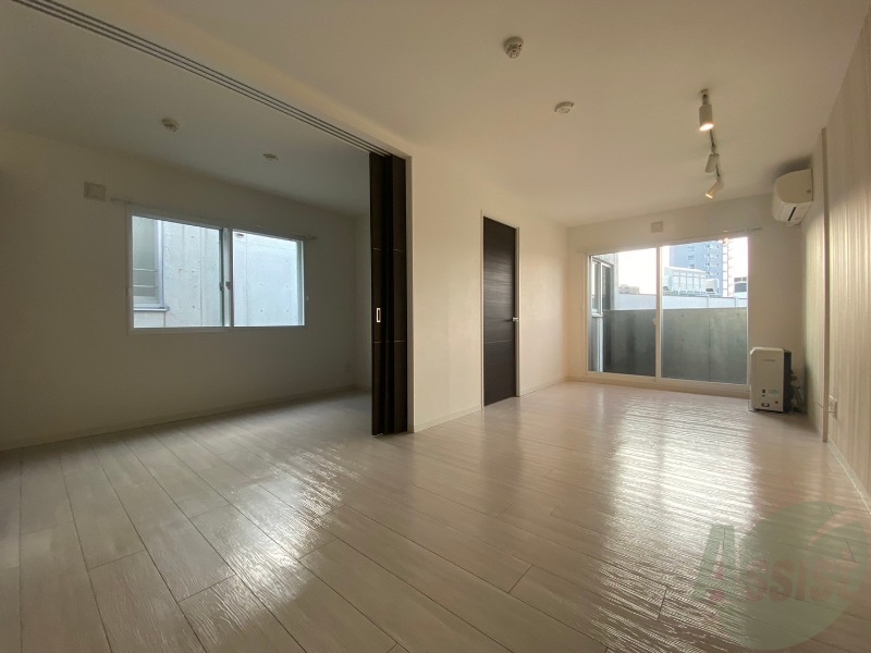 居室・リビング　広くてキレイなお部屋が広がっていて、充実した生活が送れそう。