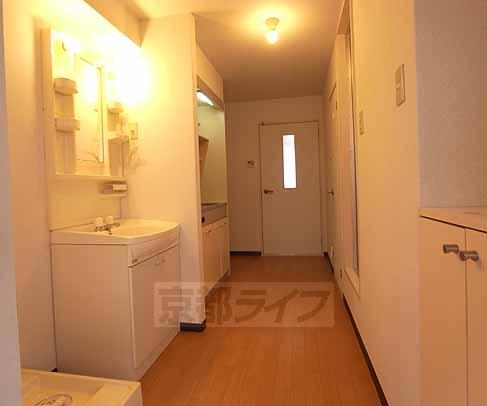 その他部屋・スペース　スッキリとした廊下です。