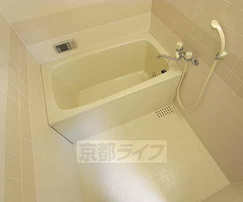 バス・シャワールーム　追炊き機能付きのお風呂です。