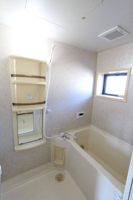 バス・シャワールーム　☆冷めても安心な追焚機能付バス☆