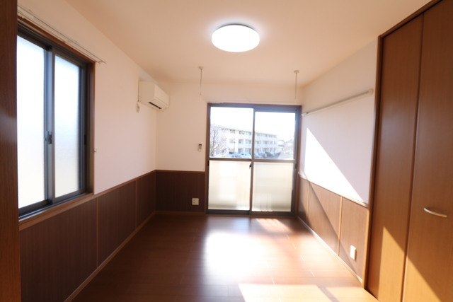 居室・リビング　☆２面採光の南向きリビング☆