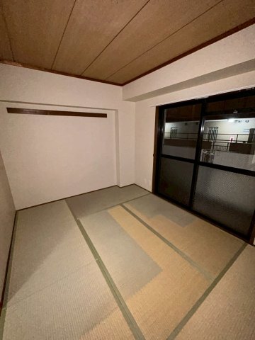 居室・リビング　落ち着いた雰囲気の和室付きです