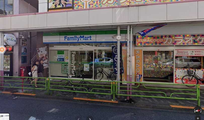 コンビニ　ファミリーマート（コンビニ）まで150m