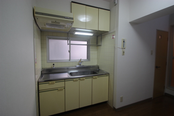 キッチン　※別部屋の写真です