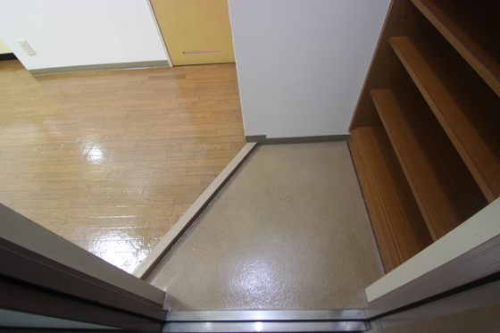 玄関　※別部屋の写真です