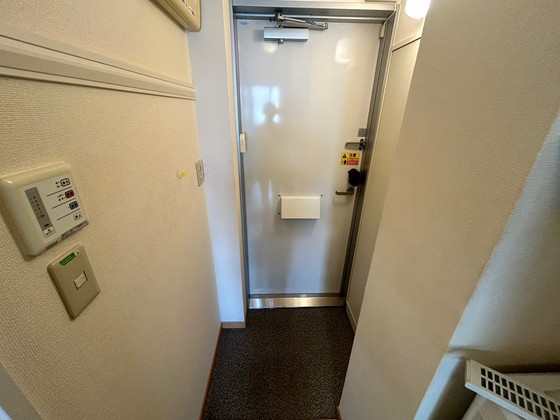 玄関　※別部屋の写真です