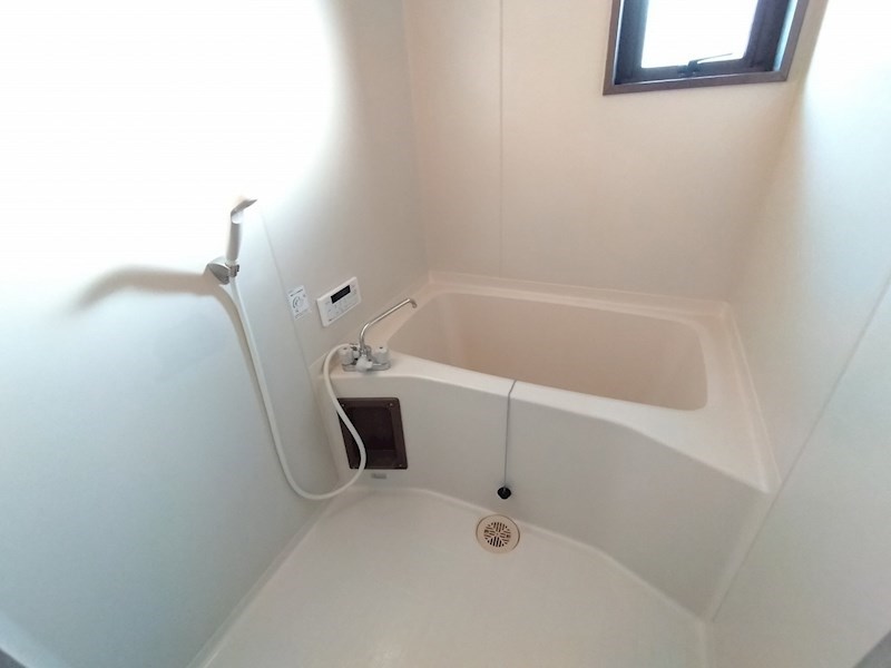 バス・シャワールーム　清潔感のあるお風呂でホッと一息。