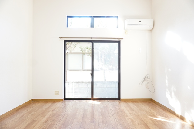 居室・リビング　８帖の洋室です♪