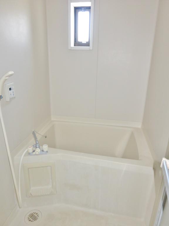 バス・シャワールーム　追い焚き機能あり。