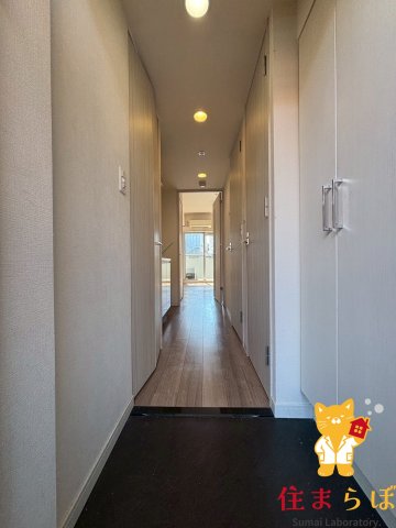 玄関　「気になったら、LINEで気軽に相談できますよ。」