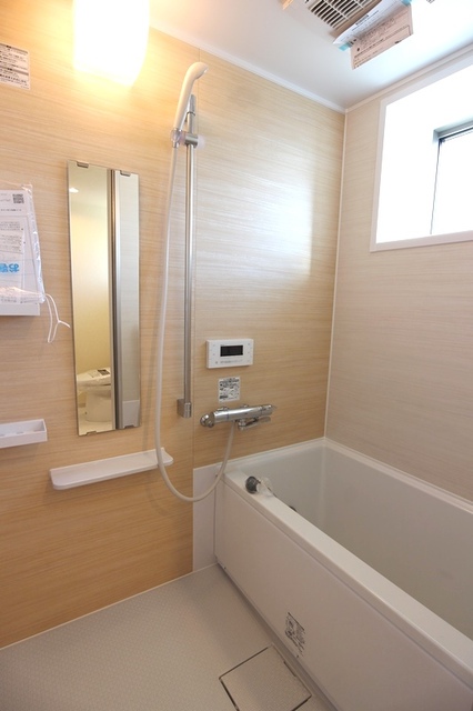 バス・シャワールーム　追焚機能・浴室乾燥機能付きのバスルーム♪